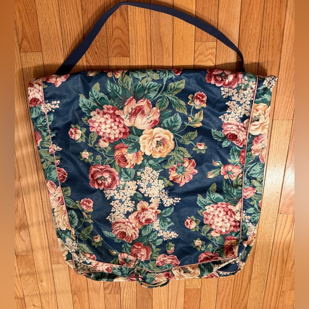 VTG Floral Women's Laundry Travel Bag Washable Cottagecore Feminine Romantic